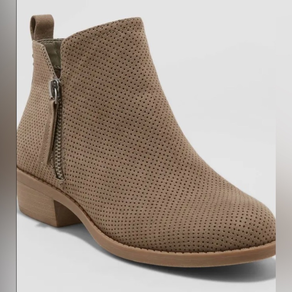 Universal Thread Dylan Ankle Boots Wide Width